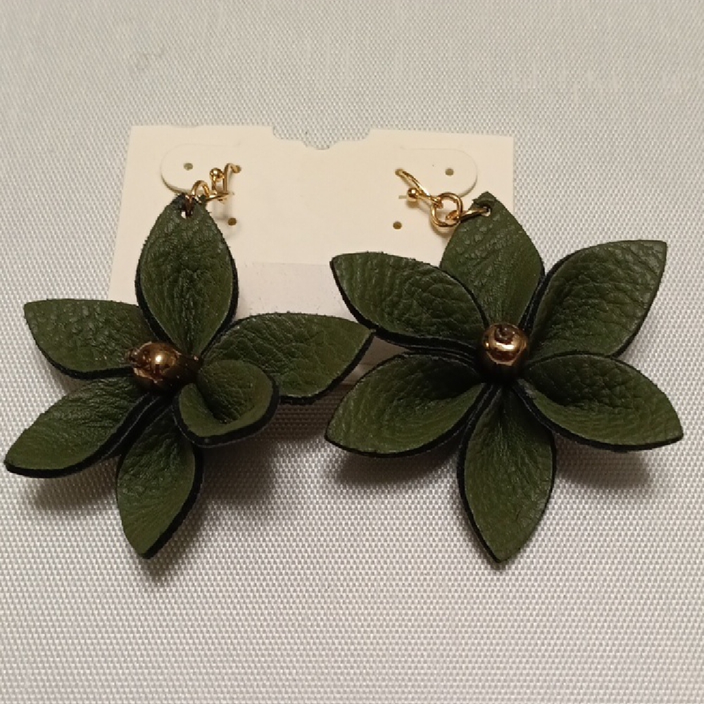 Elegant Green Floral Earrings